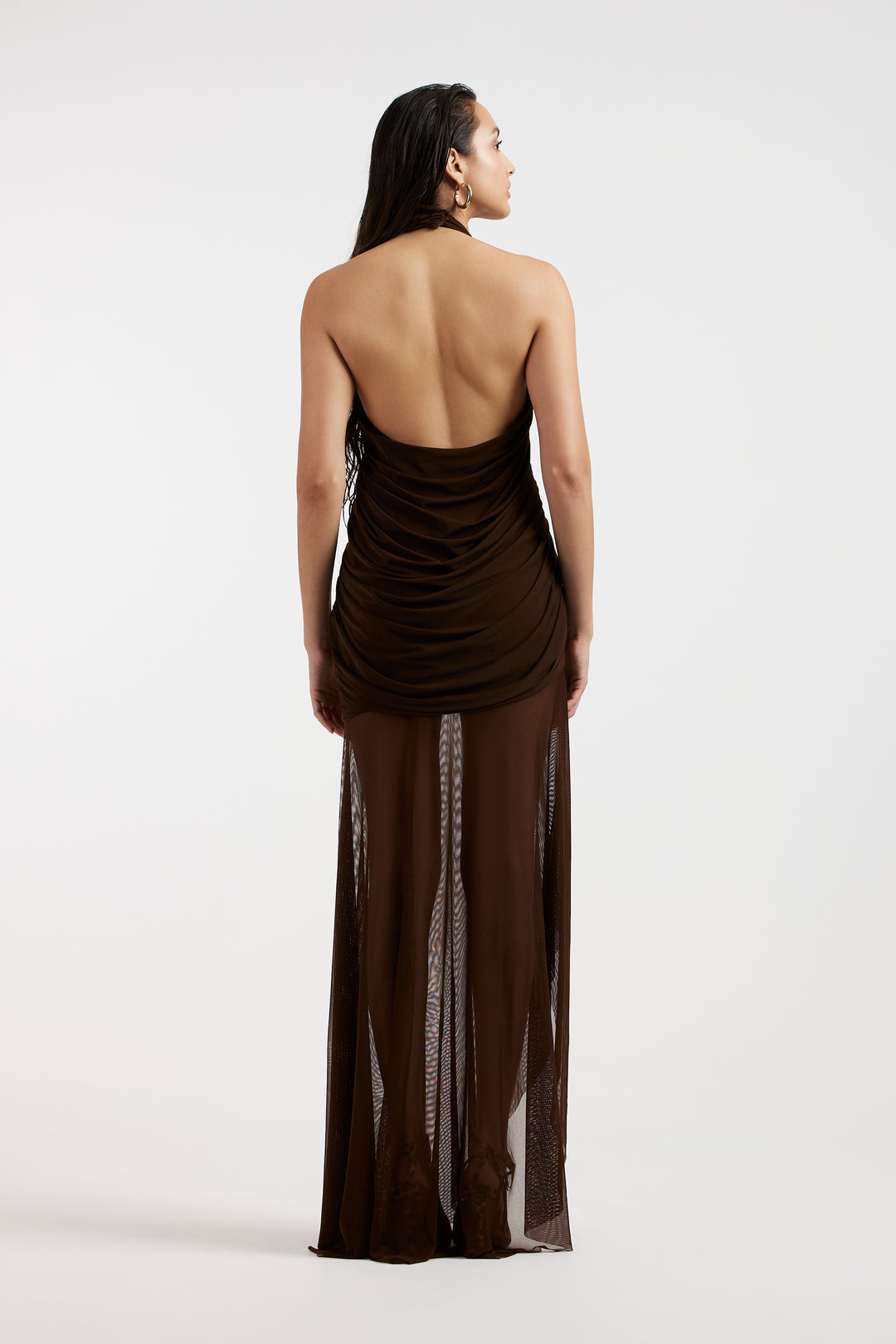 Tess van Deme - donkerbruine halterjurk met gedraaide knoop en transparante mesh rok te huur bij POOMBIES, jurk huren voor gala of feest