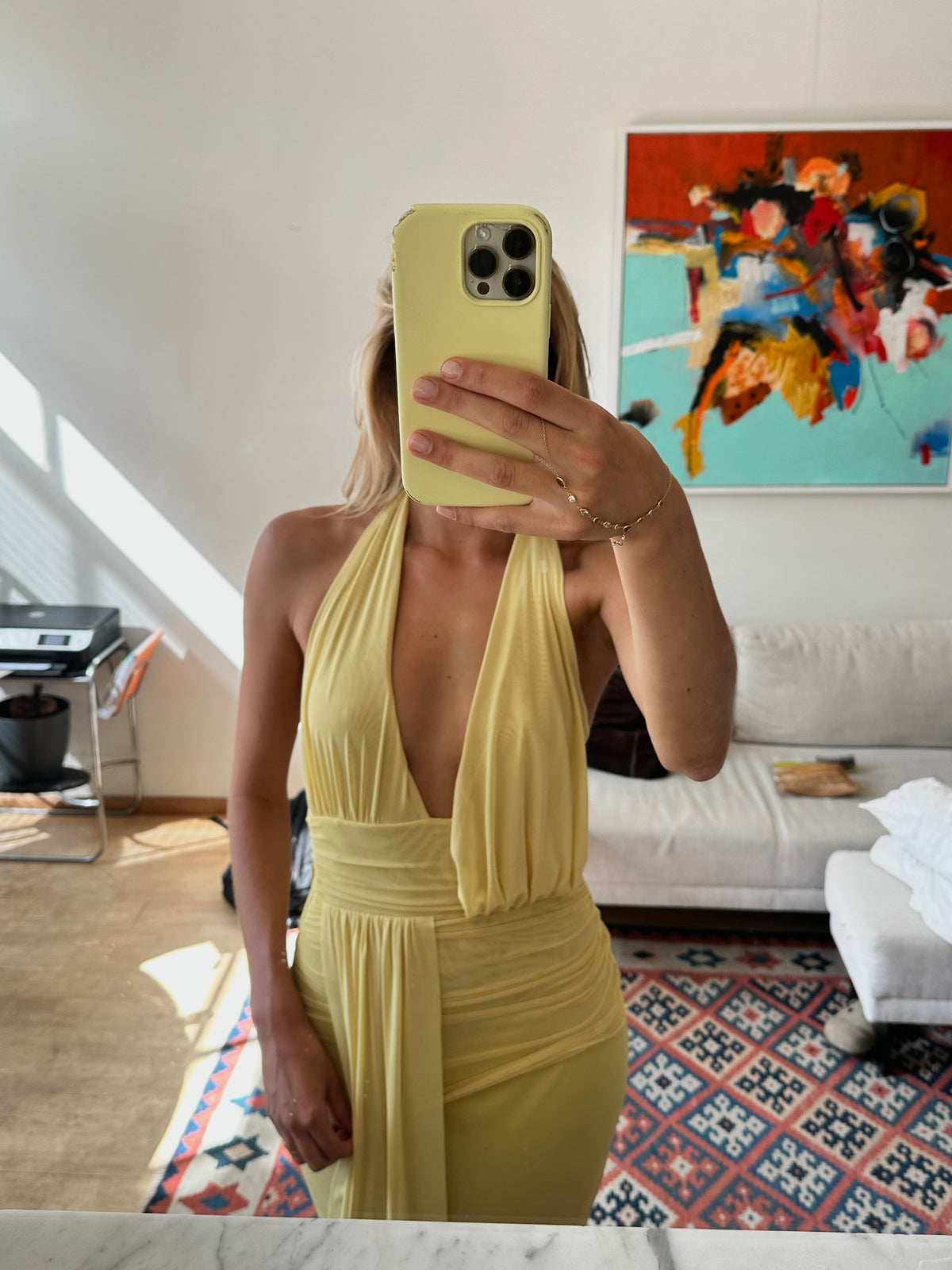 Cassis Drape van Bec + Bridge in geel - gedrapeerde jurk te huur bij Poombies, jurk huren voor bruiloft, gala of chiquedag