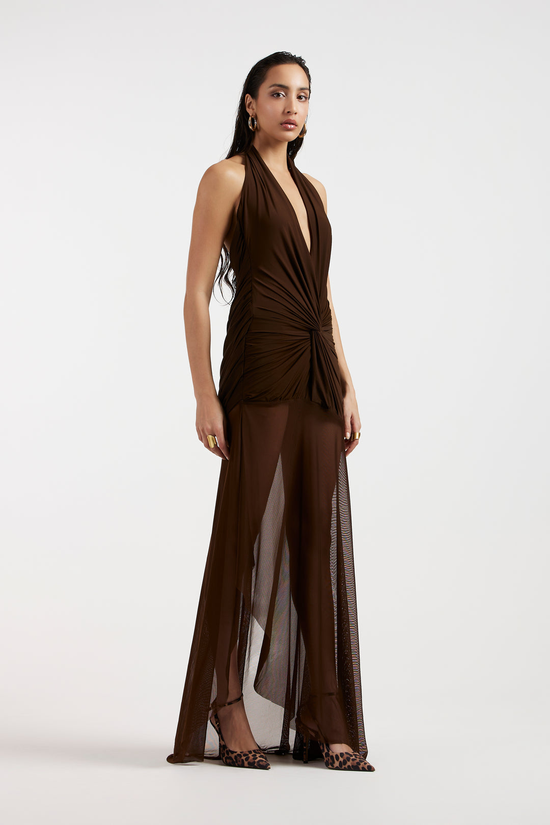 Tess van Deme - donkerbruine halterjurk met gedraaide knoop en transparante mesh rok te huur bij POOMBIES, jurk huren voor gala of feest