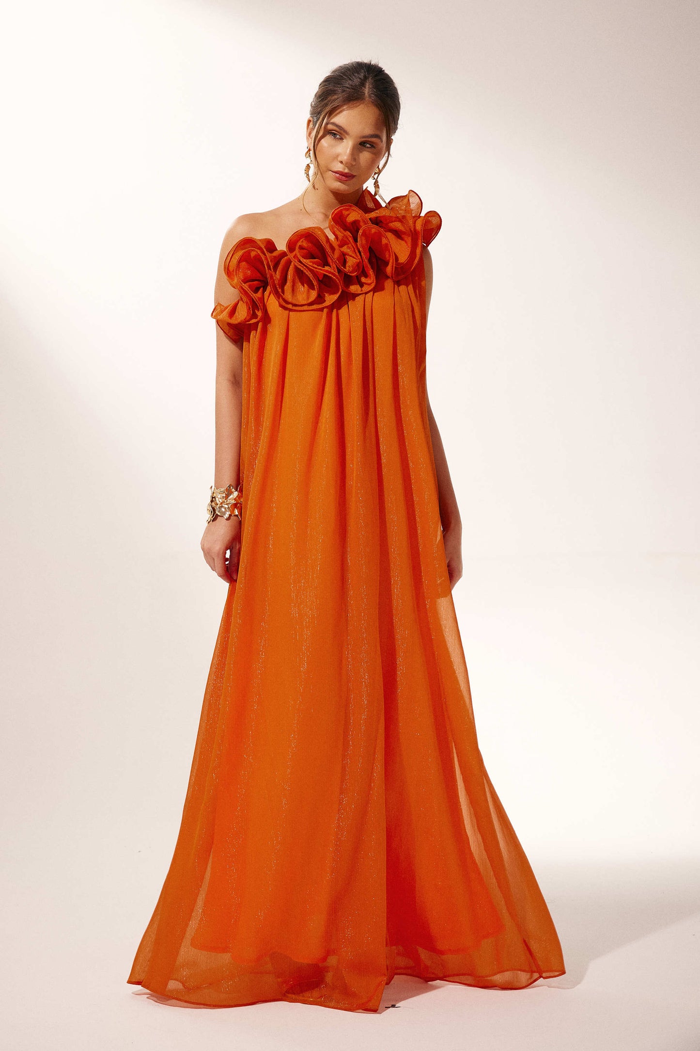 Hedda van Sunfere - maxi-jurk met één schouder en bloemenprint te huur bij POOMBIES, jurk huren voor gala of feest