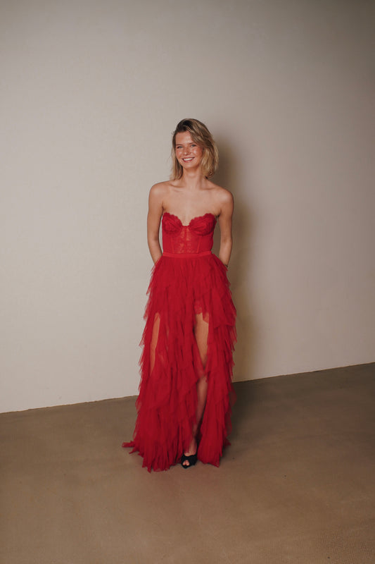 Lace Bustier van For Love & Lemons - rode bustierjurk met kant te huur bij POOMBIES, jurk huren voor gala of feest