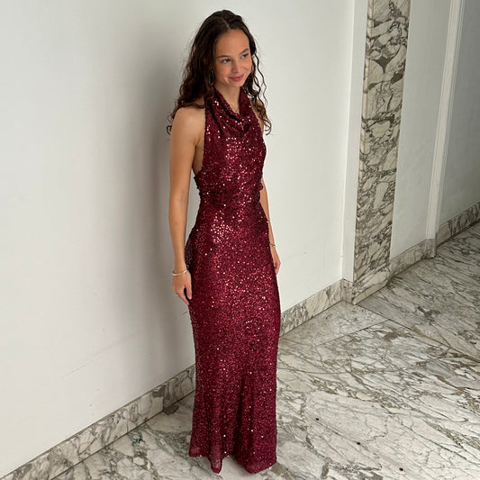 Treasured Sequin van Peppermayo - lange paillettenjurk met diepe V-hals te huur bij POOMBIES, jurk huren voor gala of feest